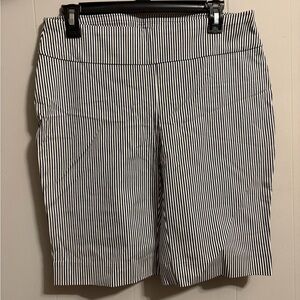 Crown & Ivy Black and White Striped Women's Bermudas Pull on Stretch